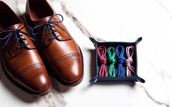 Ways to lace men's dress shoes