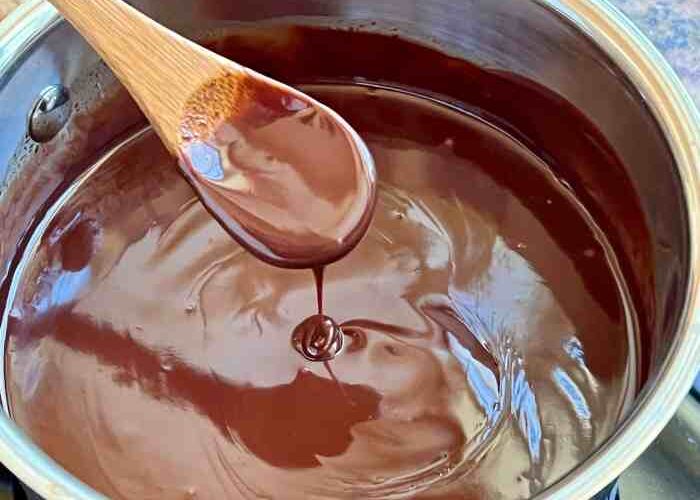 How to make chocolate sauce for decoration A step-by-step guide