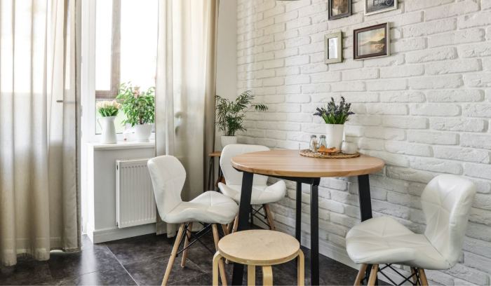 How to decorate a small dining room wall