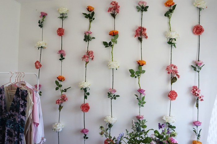 How to make flowers for wall decoration